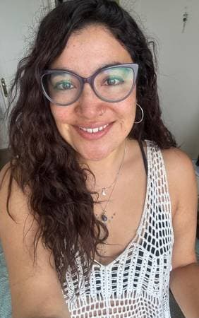 Mujer Que Vuela - Romina Rocha Vilches - Terapéuta e Instructora de Thetahealing - Facilitadora de Activación Kundalini