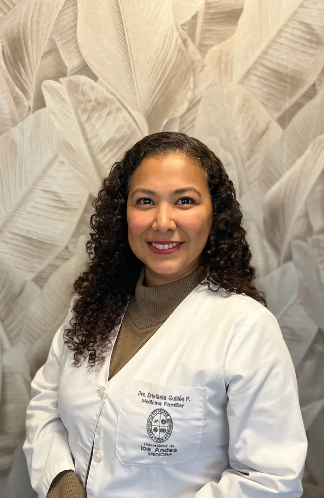 Dra. ESTEFANÍA GUILLÉN P - Médico familiar Adultos y Persona mayor 