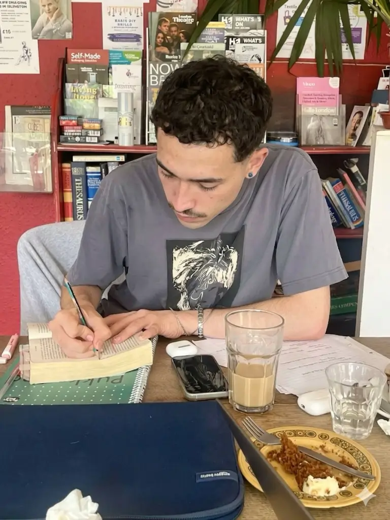 Alejandro Franco Avendaño - Psicólogo Clínico y Parapsicólogo