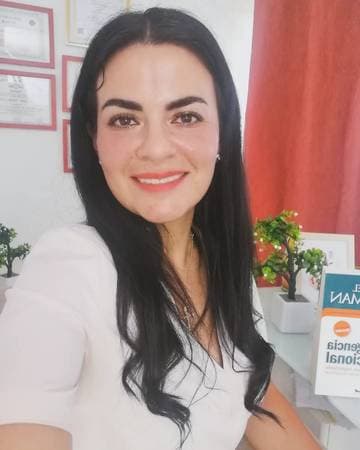 Stephanie Vilches - Psicóloga Clínica, Consteladora familiar, Guía de comunidad.
