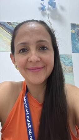 Natalia Sandoval Camargo - Psicóloga Magíster en Psicoterapia Diplomada en Trauma Complejo