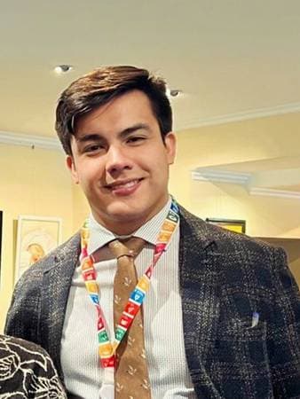 Felipe Andrés Troncoso Miranda - Psicólogo Clínico especialista en Psicoterapia Breve. 

Con formación como Psicólogo Organizacional y Coaching. 

