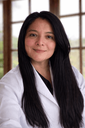 Dra. Karen Arenas - Pediatra