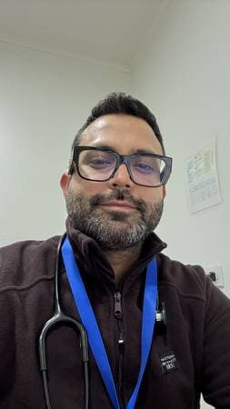 Juan Pernia - Medicina General/ Diplomado en Psicofarmacología/ Diplomado en Medicina Familiar / Diplomado Medicina del Dolor