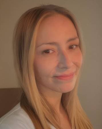 Dra. Cynthia Cantarutti - Cirujana Dentista